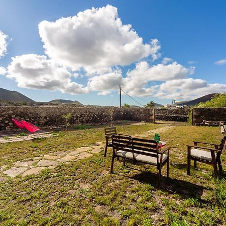 Villa Casa "Entre Vinedos" En Masdache à Tías Extérieur photo